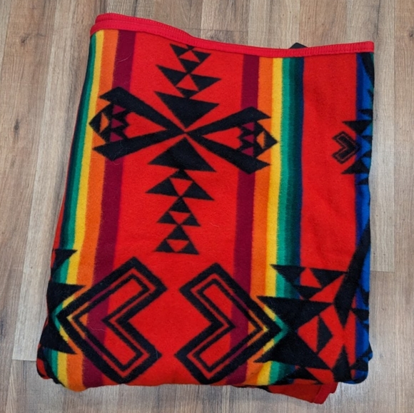 Rare - Pendleton wool blanket, retired Spirit pattern- 90x90 - Picture 4 of 13